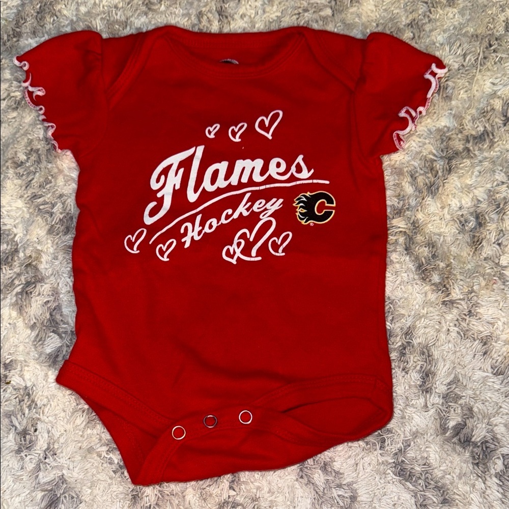 🍄0/3 m Calgary Flames NHL Hockey Red Baby Onesie red, white and black